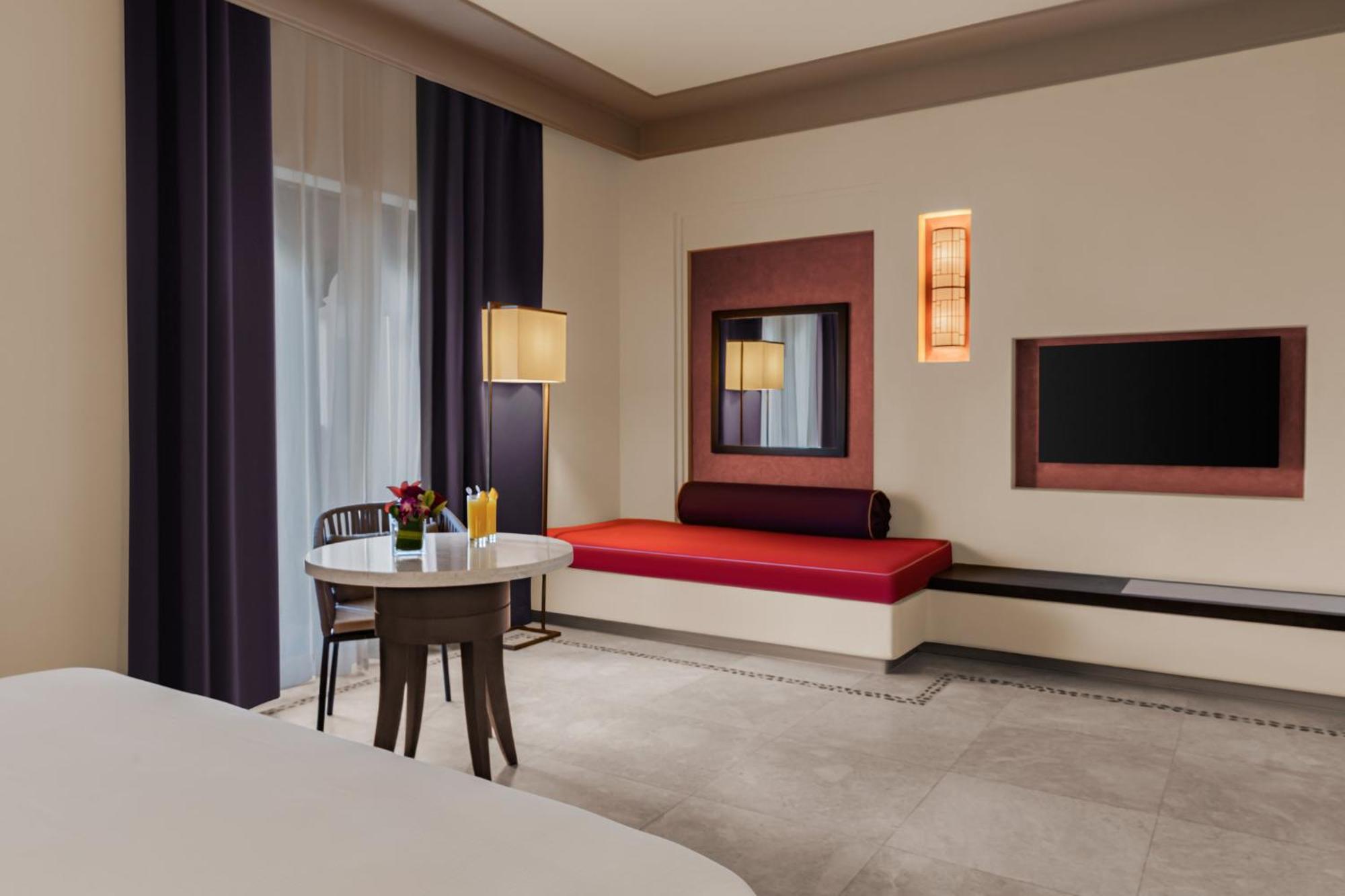 Spacious Family Ocean Room – King Bed Aqua Park Access,1698028036:JPEG